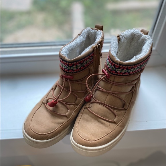 Girls booties - Picture 1 of 2